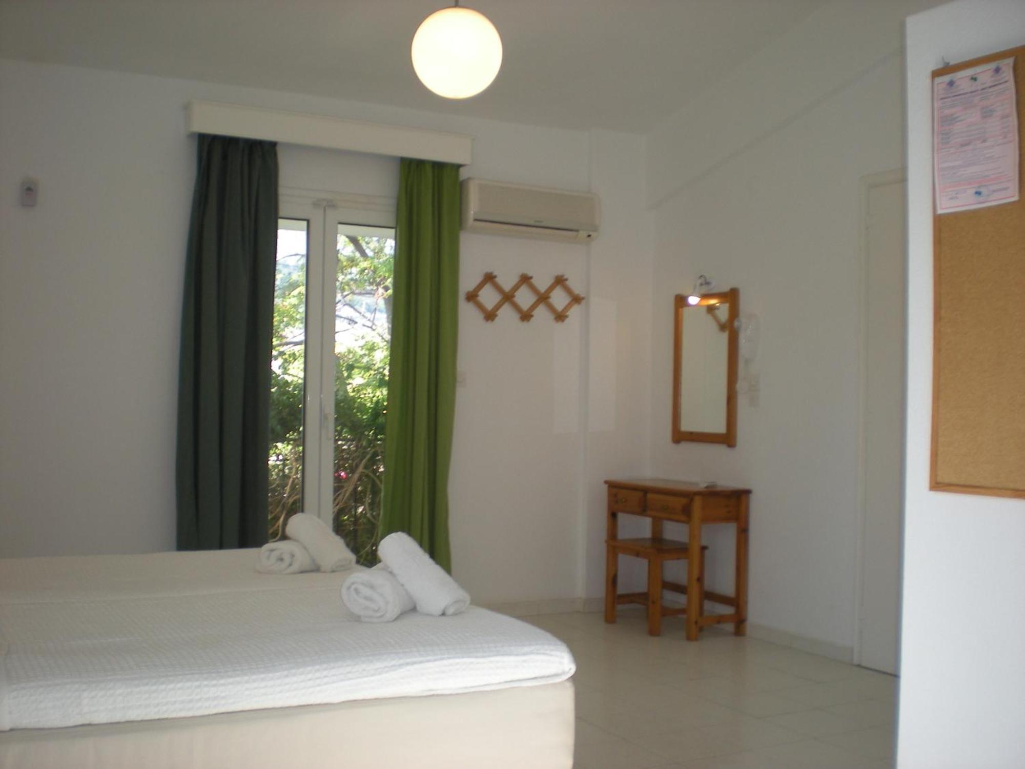 Manolis' House Aparthotel Skiathos Town Room photo